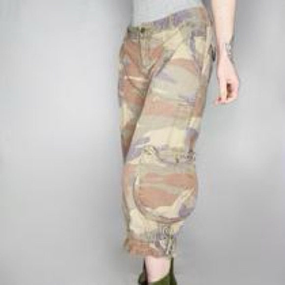 London Jean Camo Cargo Pants Women's Size 8 Crop Straight Outdoor Hiking Capris - Picture 4 of 15